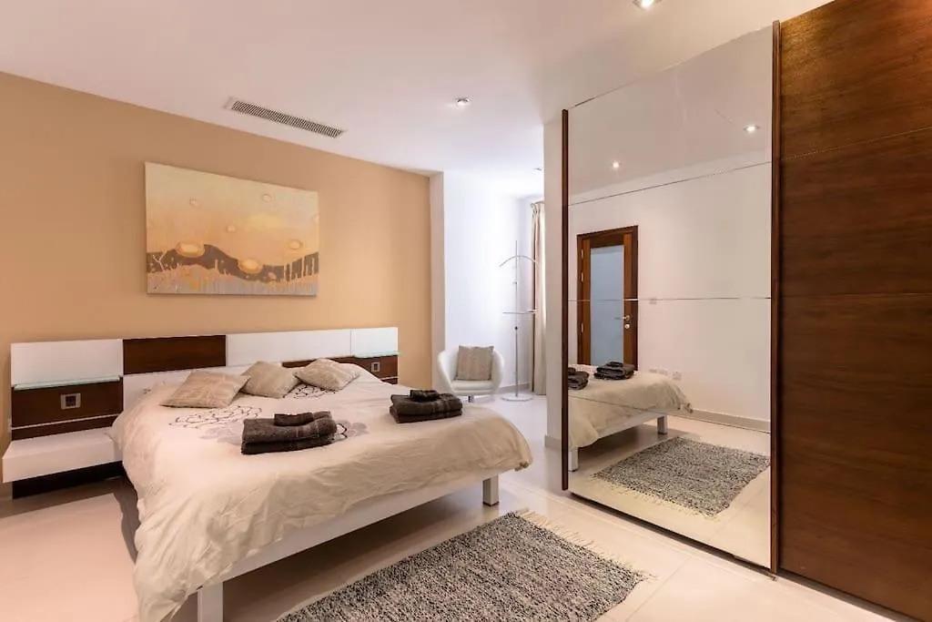Cozy 3Bd Seaside Apartment! Wifi And Great Location! Saint Julian's Lejlighed